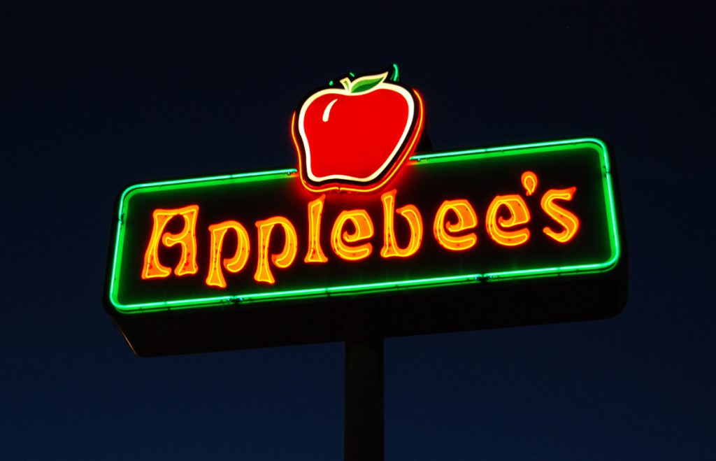 johnnie-does-applebee-s-really-right